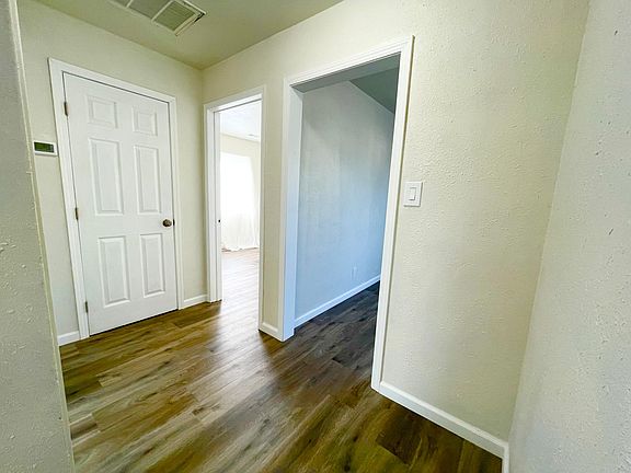 5th image of 3500 Waller Ave