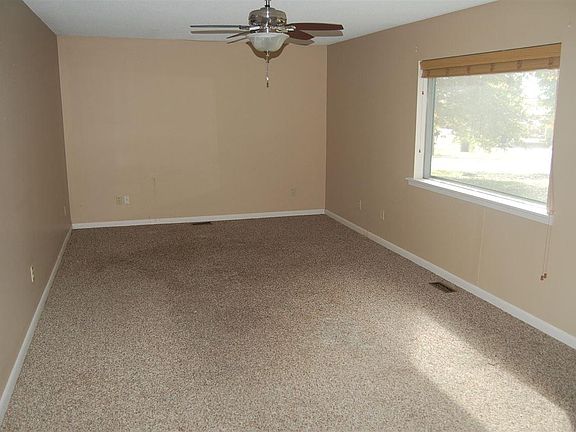 2nd image of 1033 Grace St