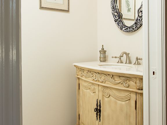 5th image of 500 Bay Laurel Ct NE