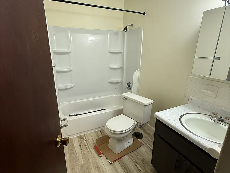 424 S Wolf Creek St #8 — Photo 2