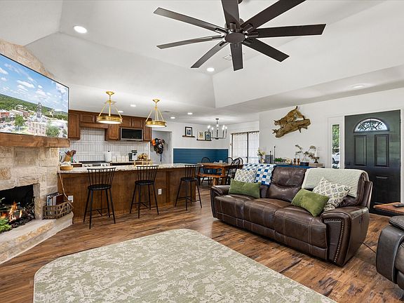 3rd image of 1003 Prairie Wind Blvd