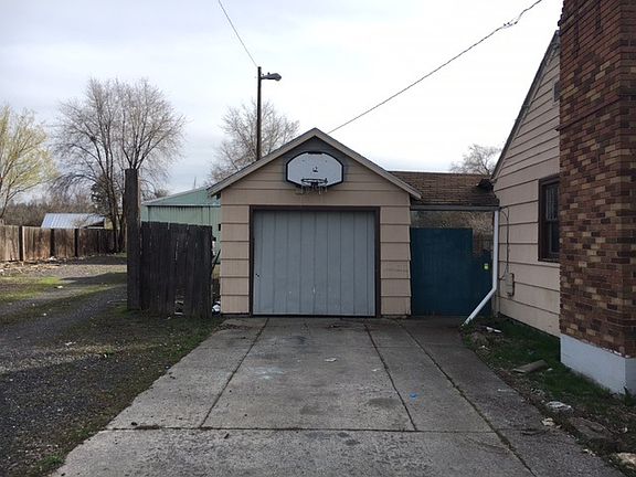 3rd image of 8116 E Alki Ave