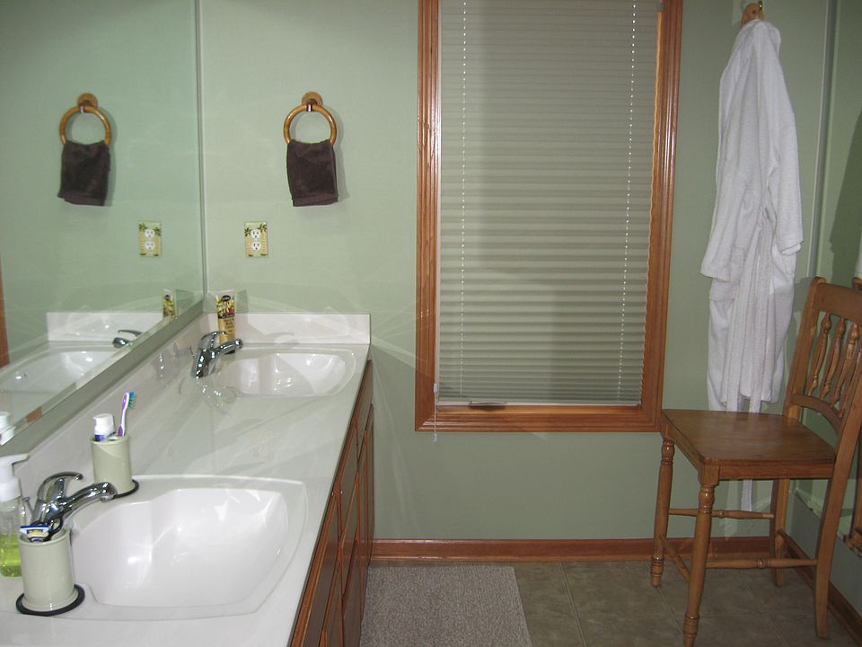 Master bedroom bathroom