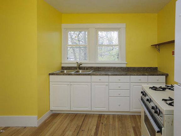 5th image of 111 N Clarendon St #B