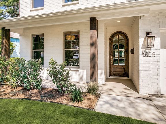 2nd image of 1609 Belle Pl