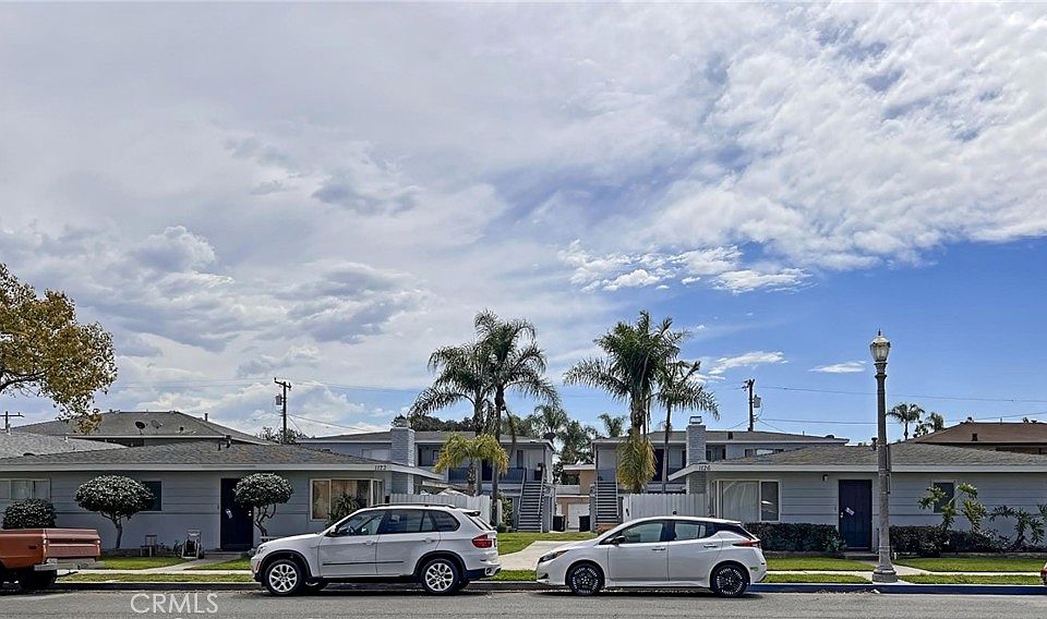 2nd image of 1126 W Broadway