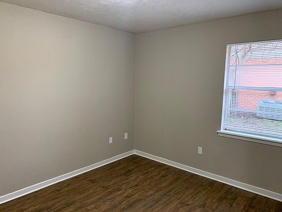 4th image of 5054 Oak Creek Dr