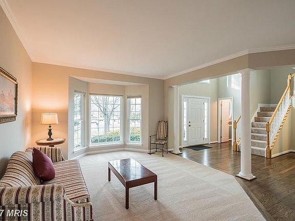 5th image of 7 Mill Pond Ct