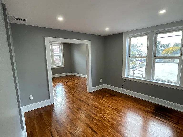 127-129 Grafton Ave #3 — Photo 3