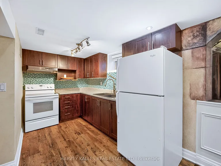 17 Lockheed Blvd — Photo 34