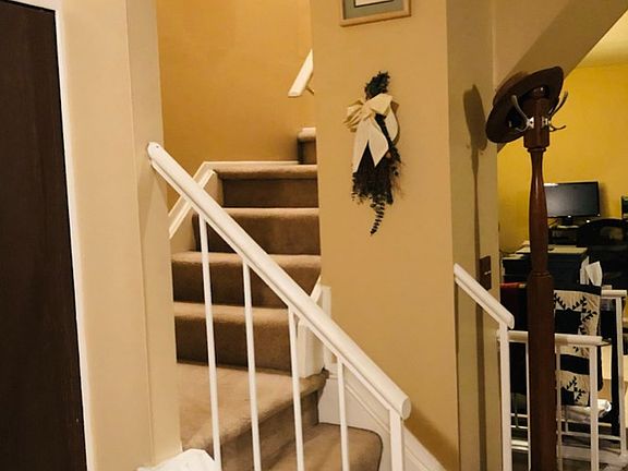 2nd image of 36606 Park Place Dr