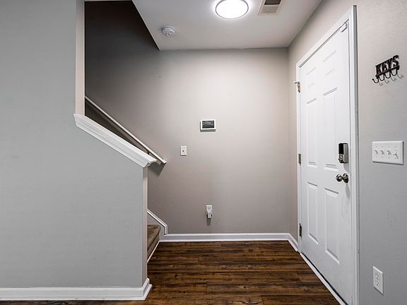 2nd image of 412 Hedge Grove Ln