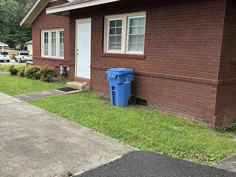 304 Short St SE #B — Photo 2