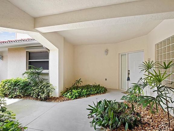 2nd image of 680 Lalique Cir APT 1201