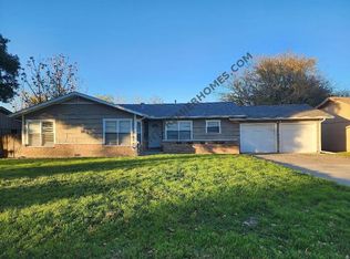 2413 Hillview Dr, Fort Worth, TX 76119
