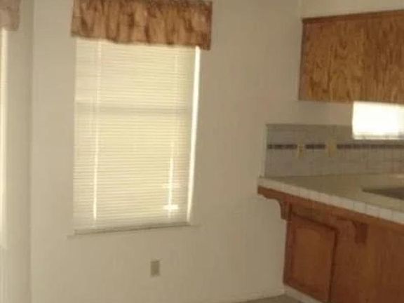 5th image of 1029 E Edgemont Dr
