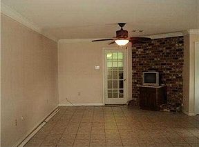 3rd image of 2212 Creely Dr