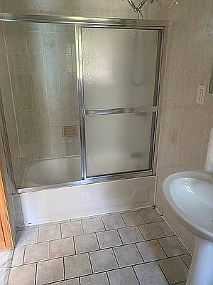5th image of 556 Leonard St #1