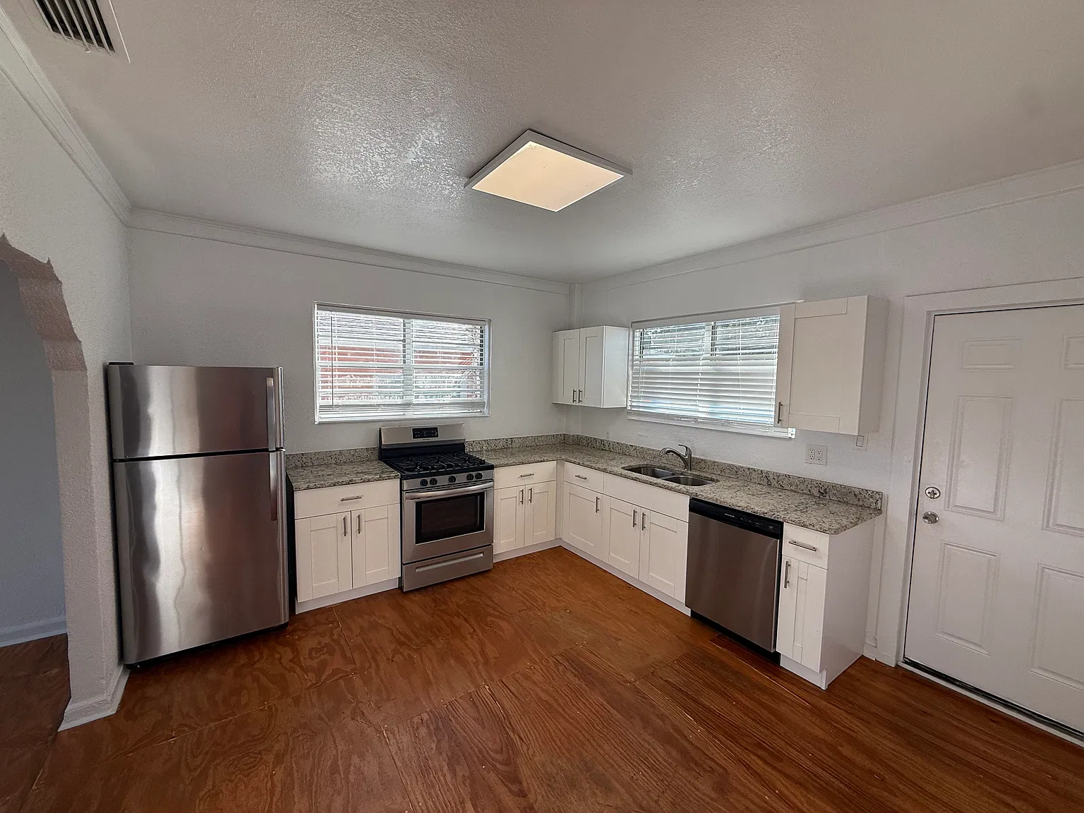 2 bed, 910 sqft, $2,095 — Photo 3