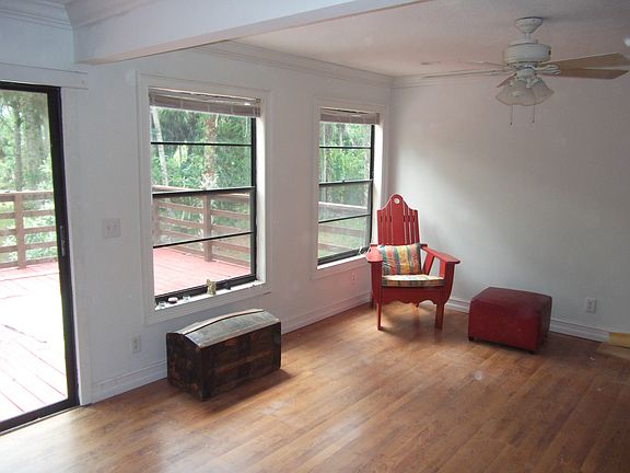 2nd image of 681 10th Ave NE