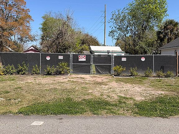 3rd image of 1237 Swift St