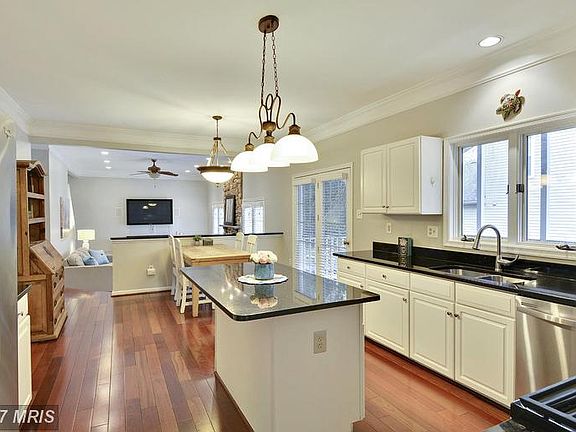 3rd image of 2501 Lindenwood Dr