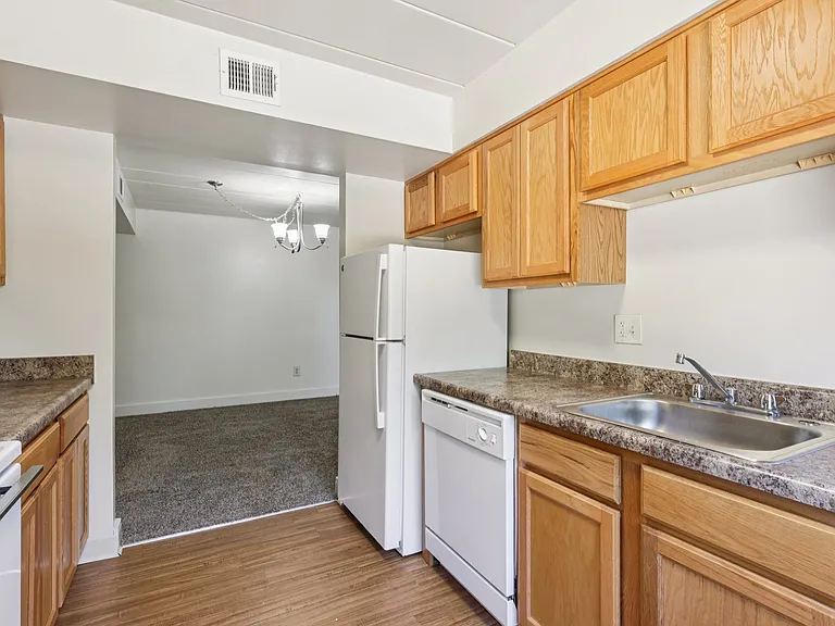 Heritage Park Apartments — Photo 9