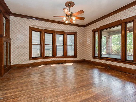 5th image of 125 Sweet St NE
