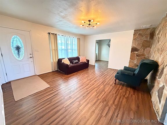 4th image of 803 NE 11th St