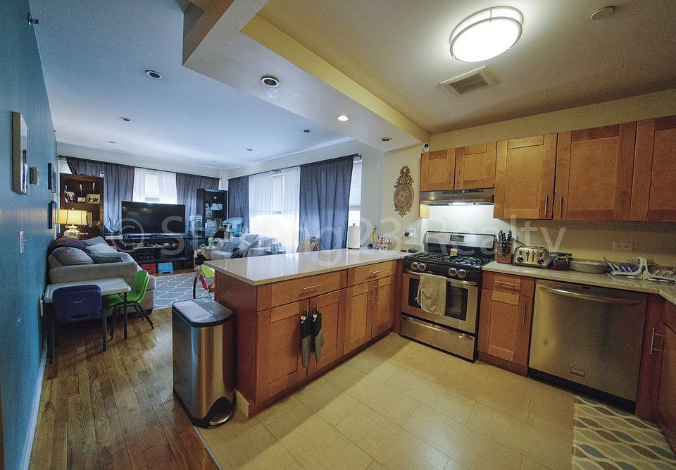 1st image of 2550 Crescent St APT 2A