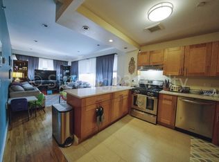 2550 Crescent St APT 2A, Astoria, NY 11102