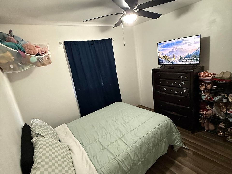 2nd image of 802 Alamosa St