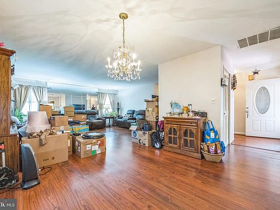 3rd image of 41 Holiday Ln