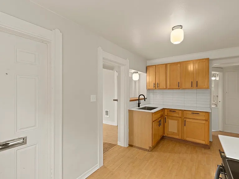 3036 4th Ave W #6 — Photo 7