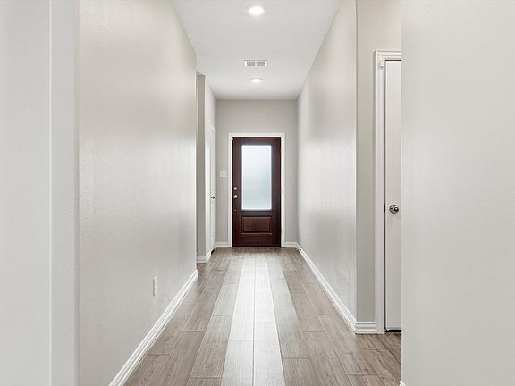 3rd image of 716 Biscay Way
