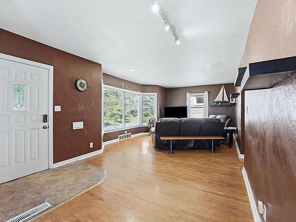 4th image of 4229 Tacoma Ave