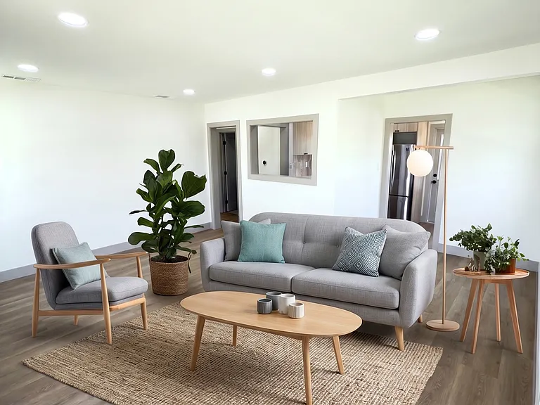 2510 Termino Ave #A — Photo 9