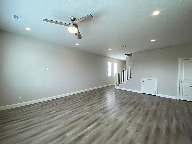 4381 S 1200 W — Photo 5