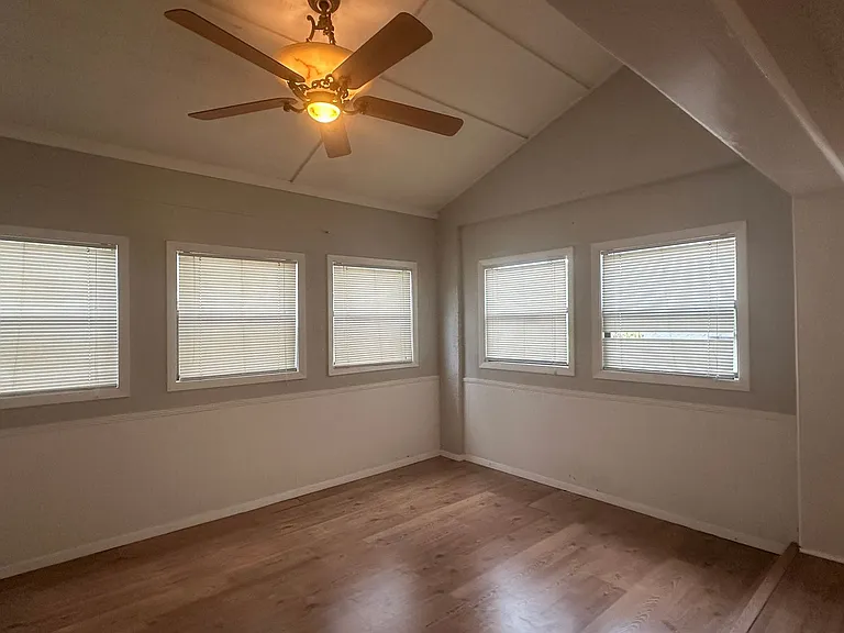 1532 N Carolwood Blvd — Photo 22