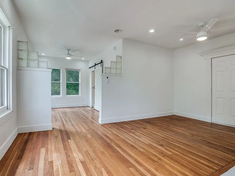 5211 Worth St — Photo 7
