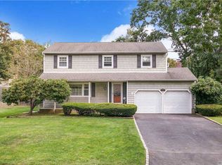 81 Kurt Ln, Hauppauge, NY 11788