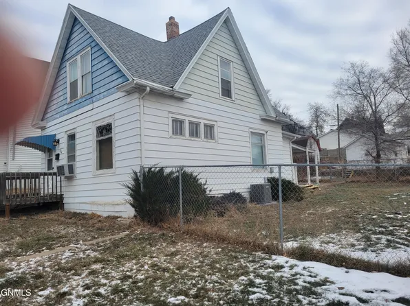 504 1st Ave NW, Mandan, ND 58554