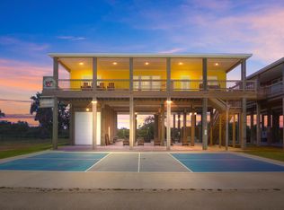 929 Magnolia Ln, Port Bolivar, TX 77650
