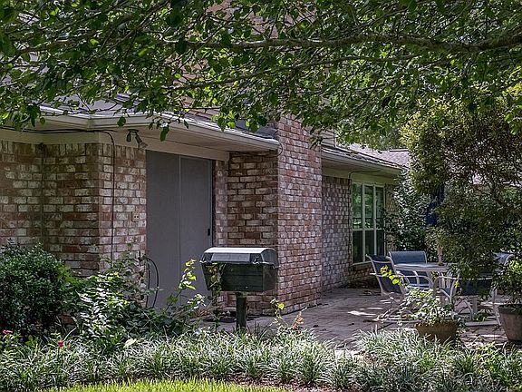 4th image of 2914 La Quinta Dr