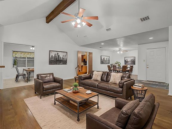 4th image of 139 Spanish Moss Ln