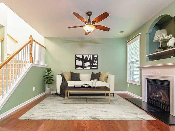 2nd image of 888 Ivydale Ln