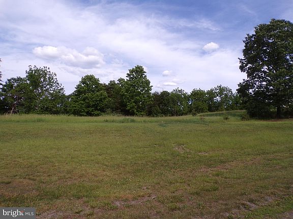 3rd image of Pine Crest Ct