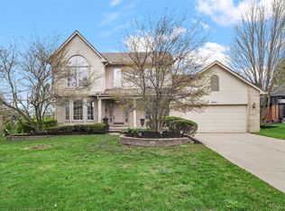 3041 Courtfield Dr, Rochester Hills, MI 48309