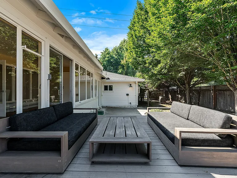 13805 Village Ave — Photo 32