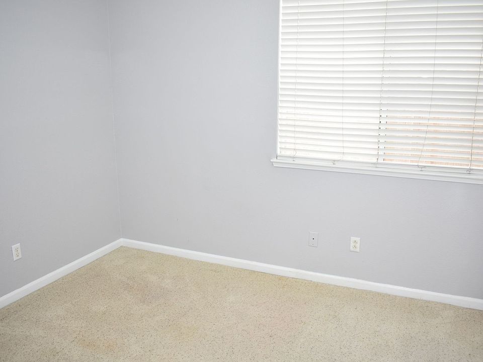 1st image of 214 Oxburough Dr